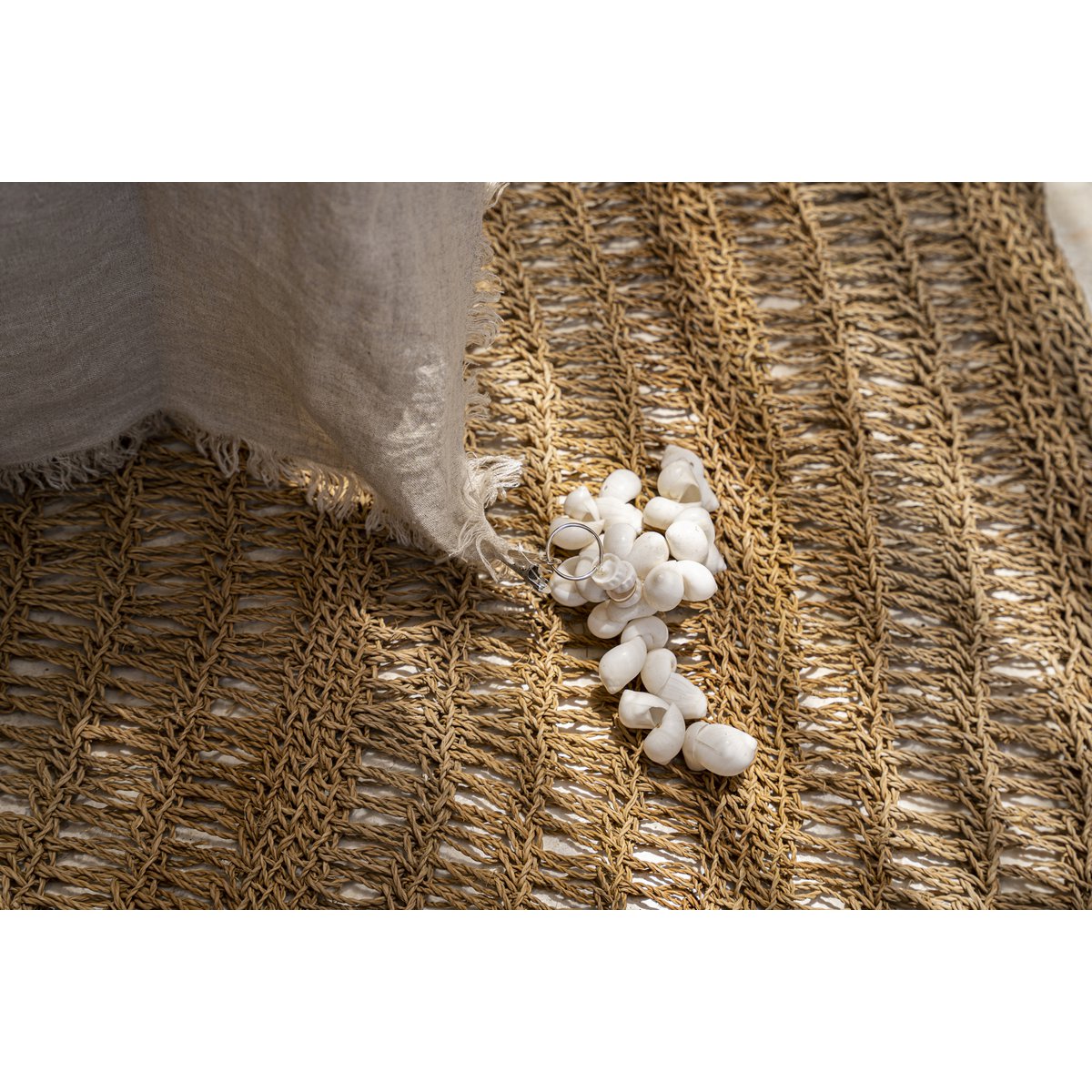 The Table Cloth Hanger - White
