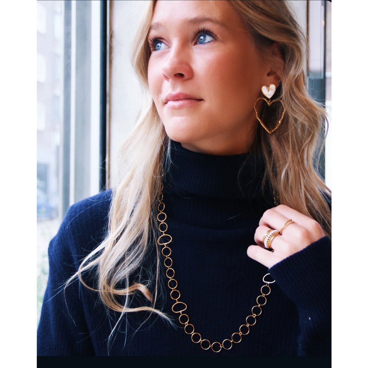 Statement ring with mini pearls