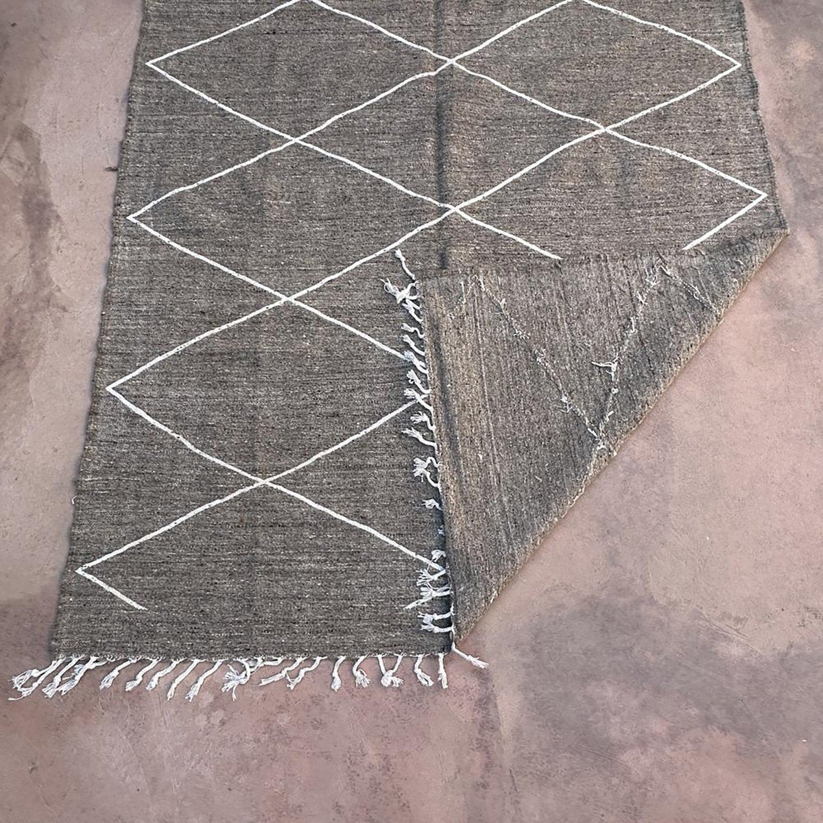 Pure wool Moroccan Kilim rug 180 x 292 cm