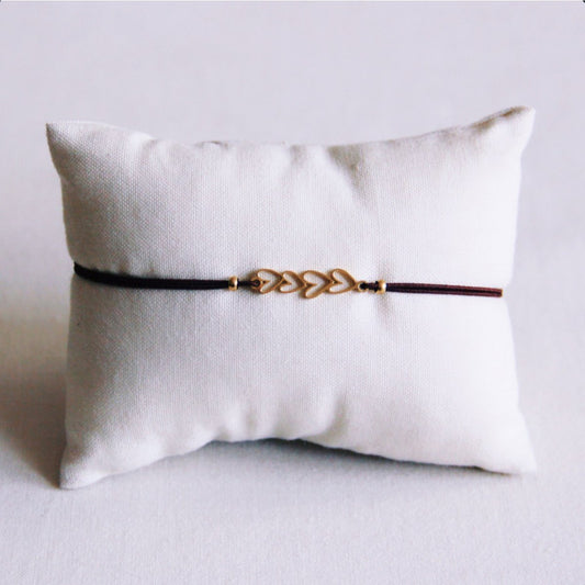 Elastic bracelet with hearts bar - brown