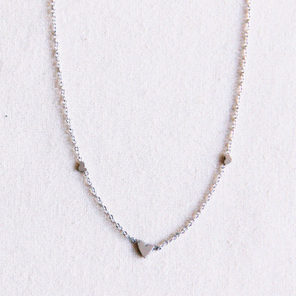 FW269 - Stainless steel fine necklace with 3 mini hearts - silver