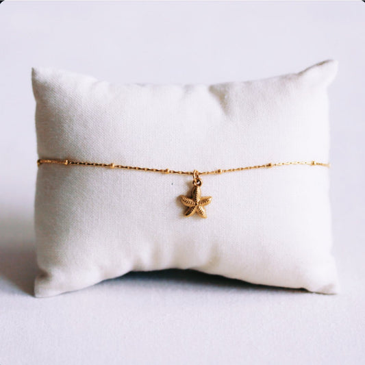 Delicate anklet with starfish – gold