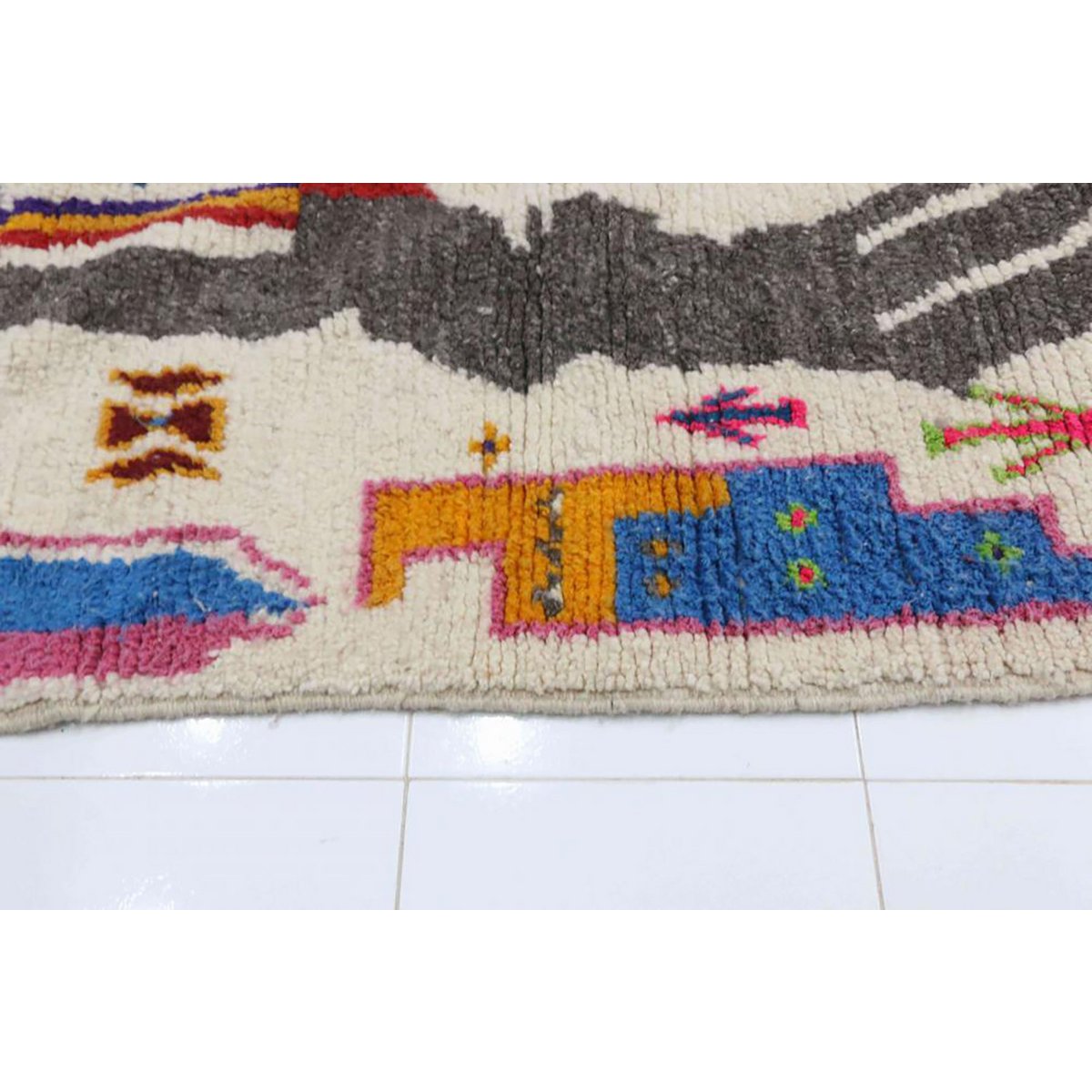 Handmade contemporary Berber rug 140 x 240 cm