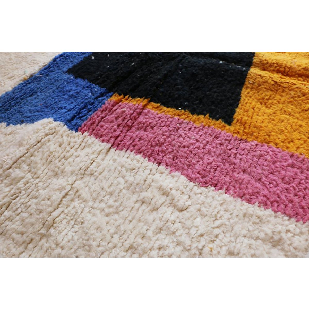 Pure wool Moroccan Berber rug 163 x 260 cm