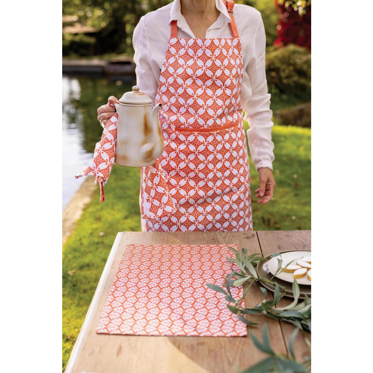 Red recycled Fatou coated kitchen apron 72 x 85
