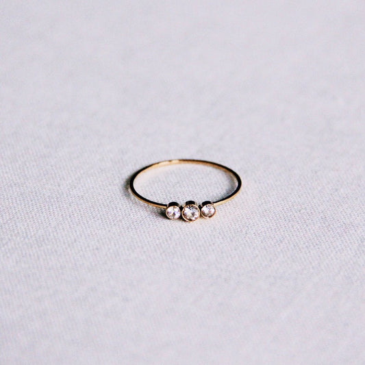 Steel minimalist ring with 3 mini zirconias - gold - R637