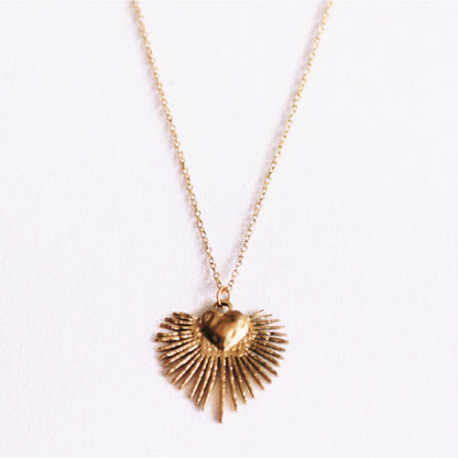 Delicate necklace with heart and rays