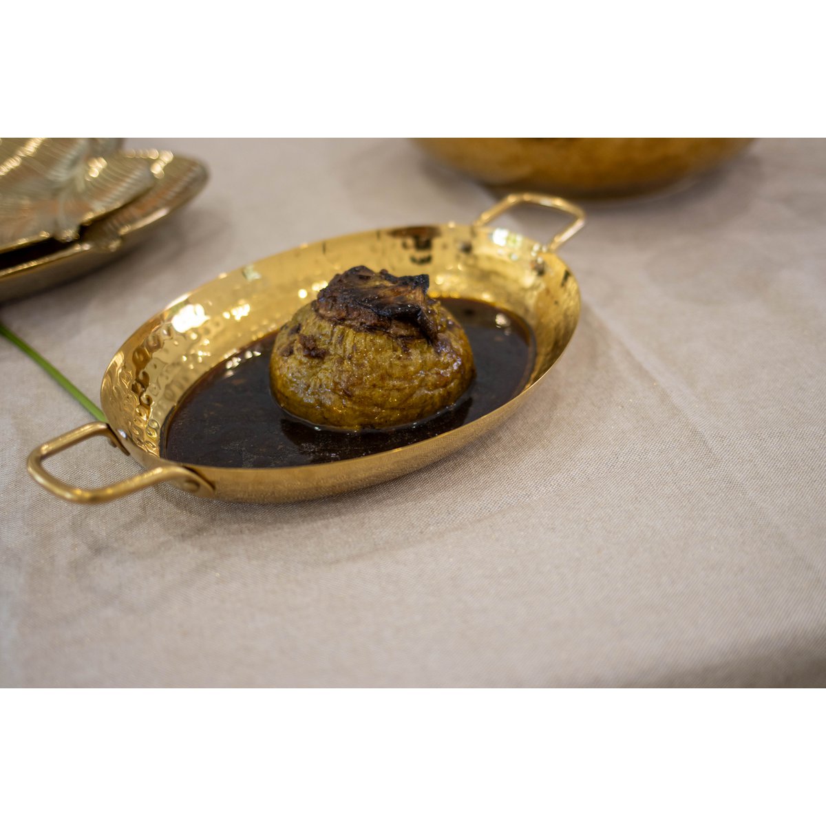 Golden oval saucepan 25x18.5x4cm