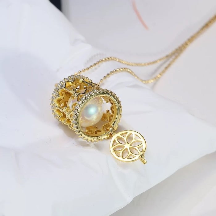 Luxe Carousel Sachet Pearl Pendant Necklace