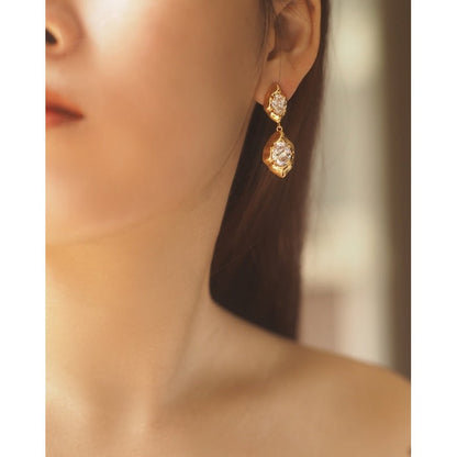 Vintage Rock Stone Design Sparkling Earrings