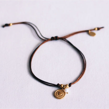 Satin bracelet with coin and pearl - brown