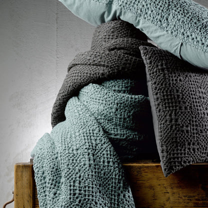 Stonewashed throw Tana Verdigris 260 x 260