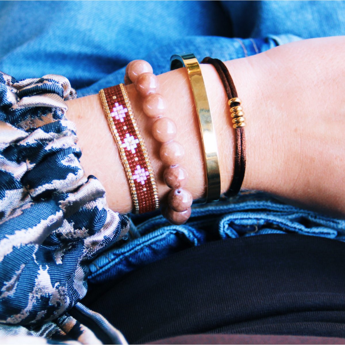 Double miyuki bracelet with 3 mini hearts - dark brown