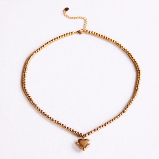 Beaded necklace with heart - gold