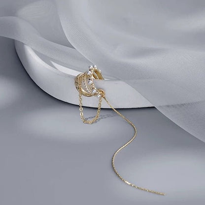 Elegant ear cuff with chain - One piece