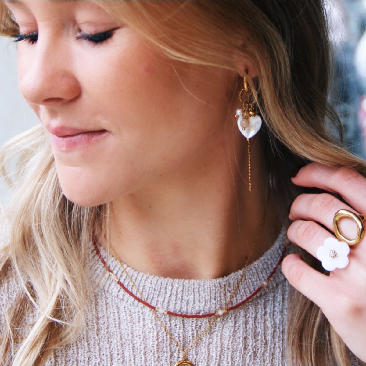 Stainless steel wide hoop earrings with twisted ring, hearts, facet and small chain - mother-of-pearl/nude