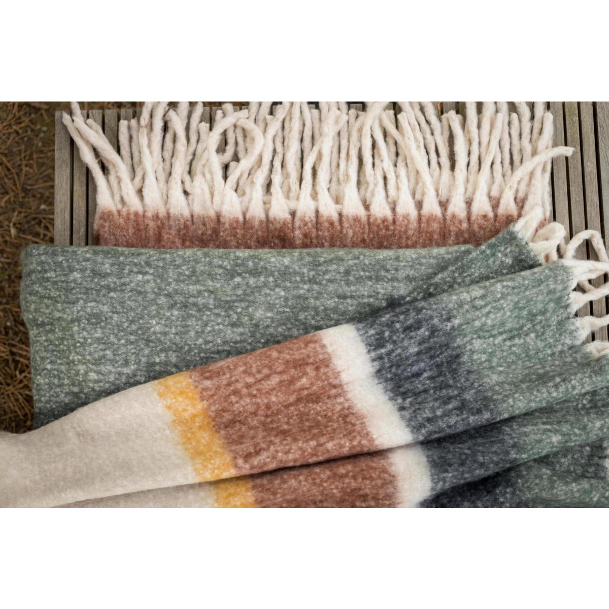 Plain recycled throw Isabel Olive 130 x 160