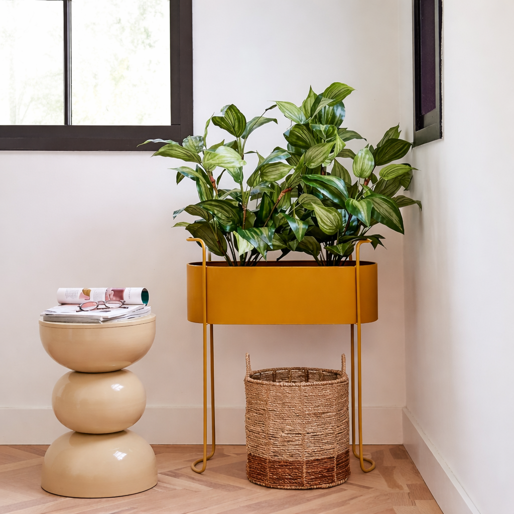 Flowerpot inside Moritz Brown