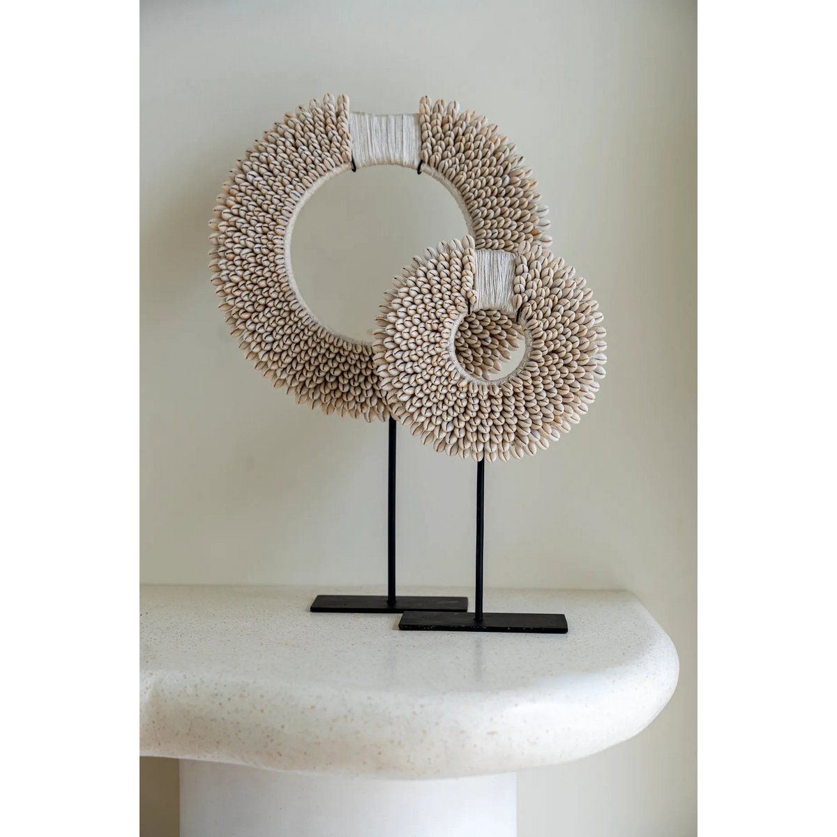 The Papua Shell Disc on Stand - White - M