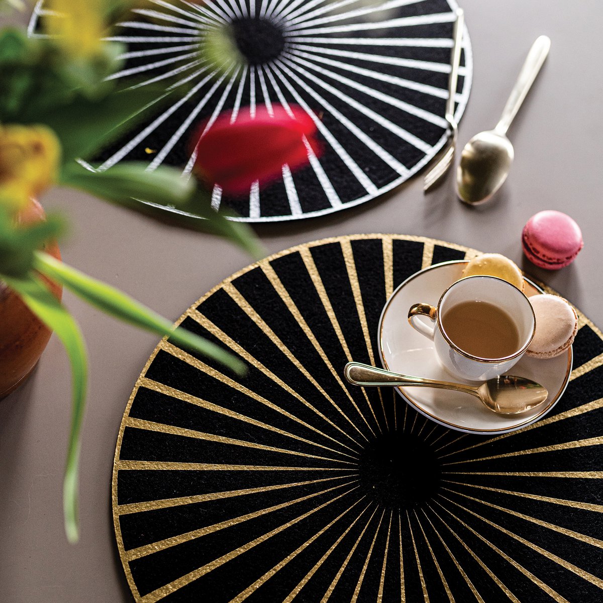 Felt placemat Raini Black/gold diameter 40 cm