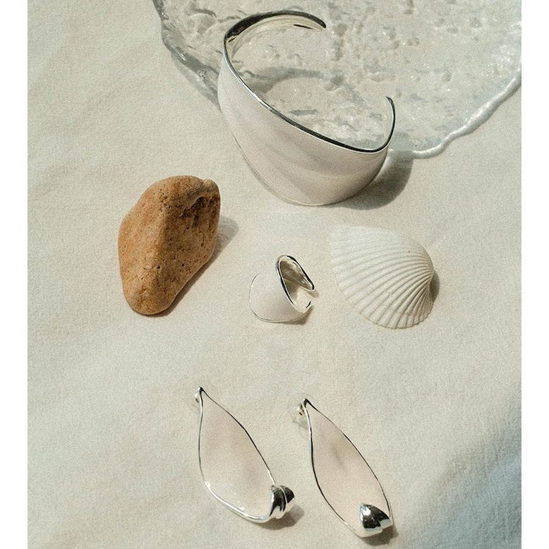 Bold Minimalist White Leaf Design Jewelry Set