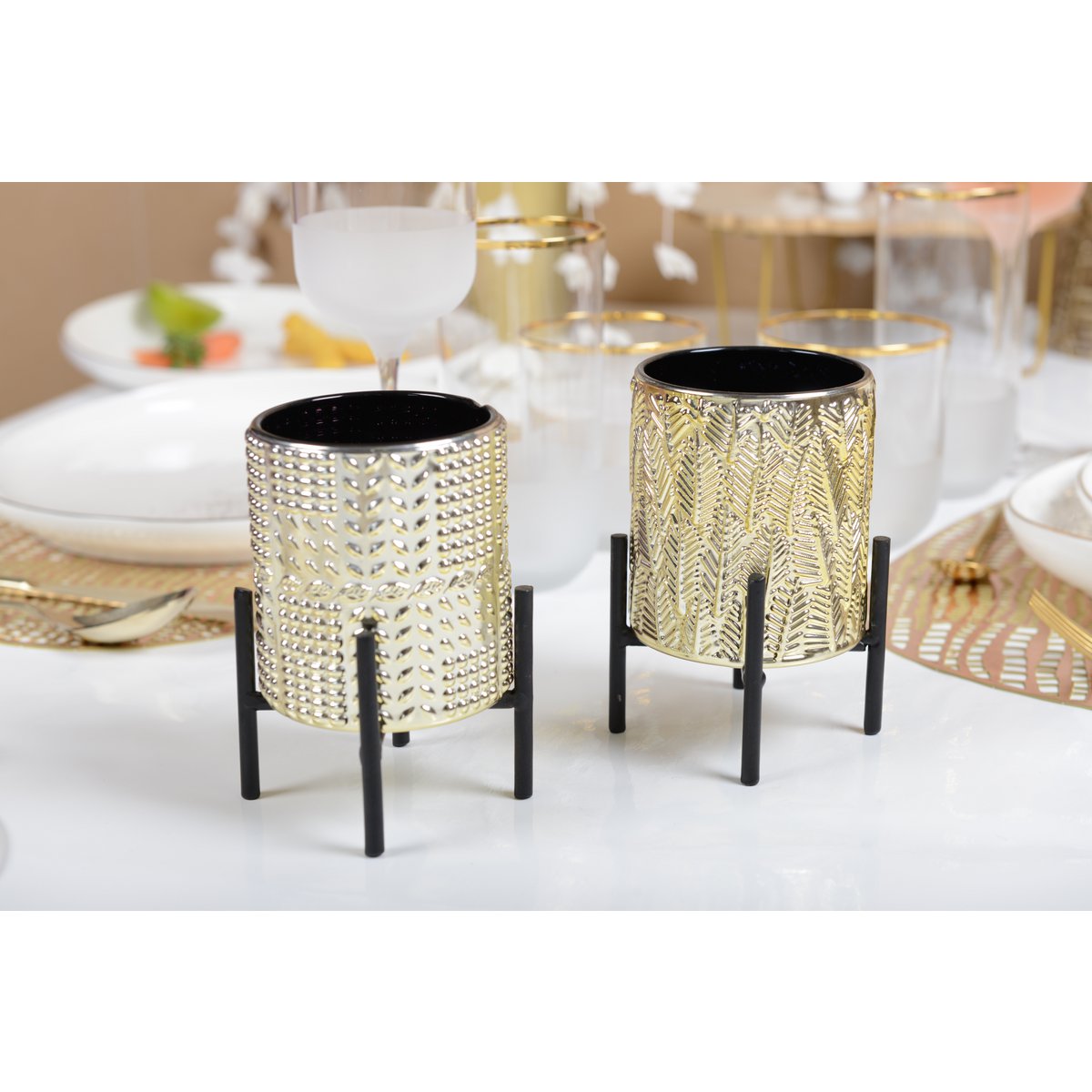 CANDLE HOLDER GOLD LEAF BLACK FOOT