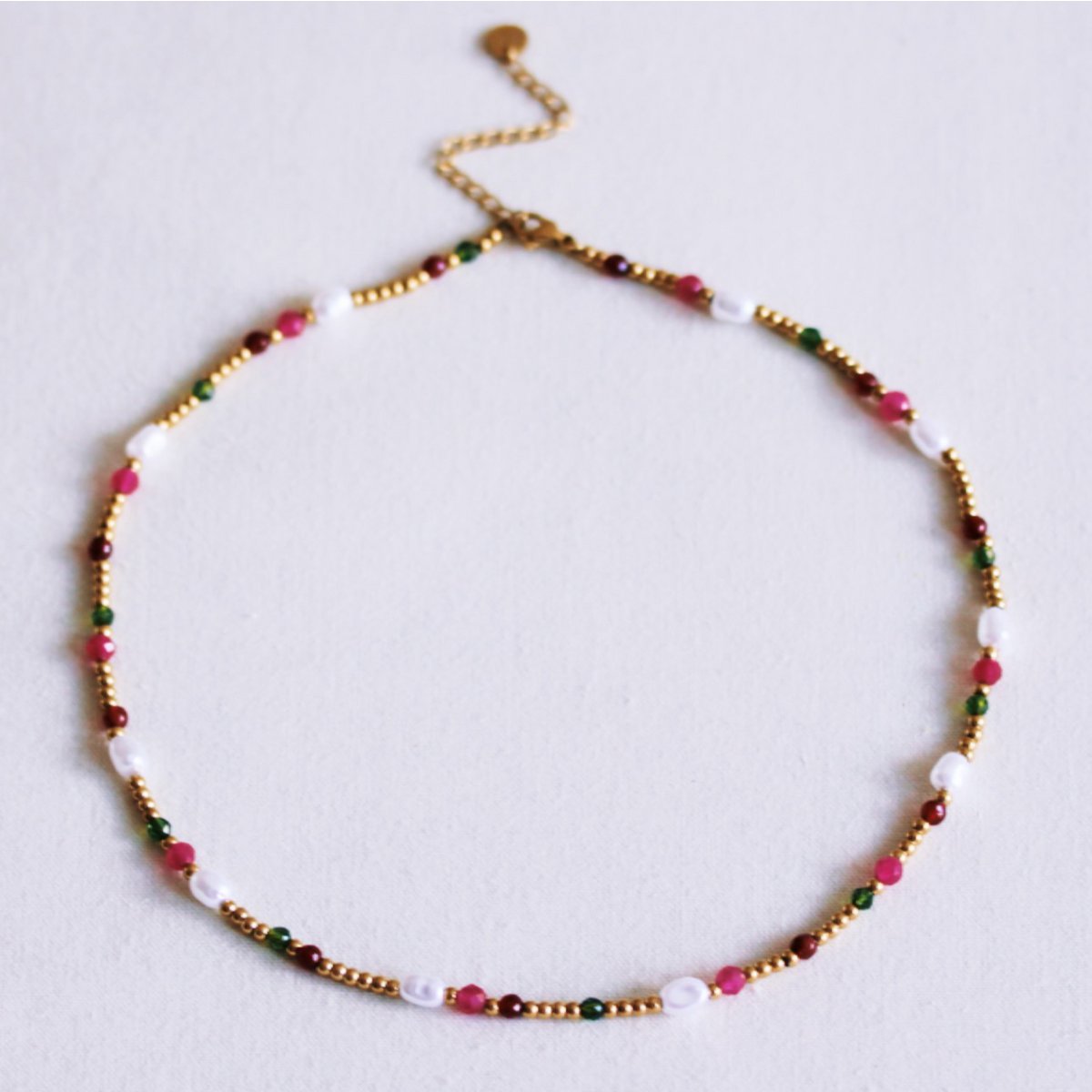 Beaded necklace with pearls and facets - green/fuchsia/red