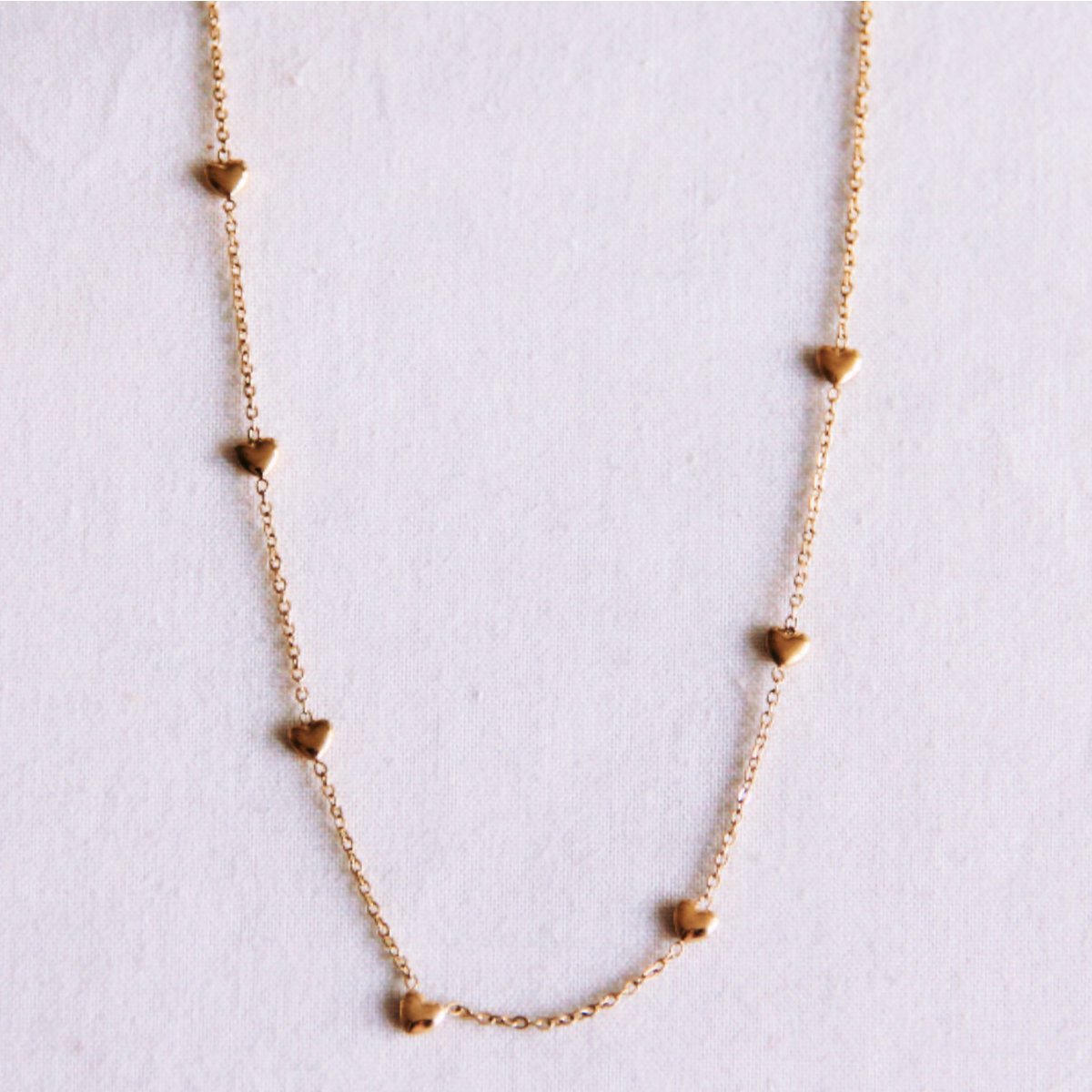 Delicate necklace with hearts - gold