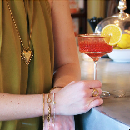 Delicate bracelet with small pearls and gold-tone details