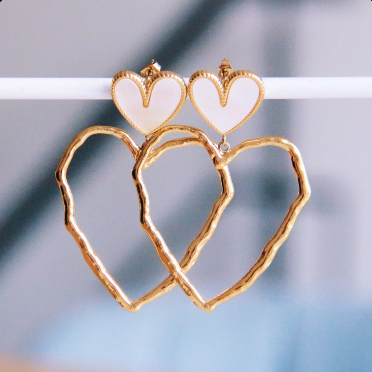 Statement earring with mother of pearl and open heart