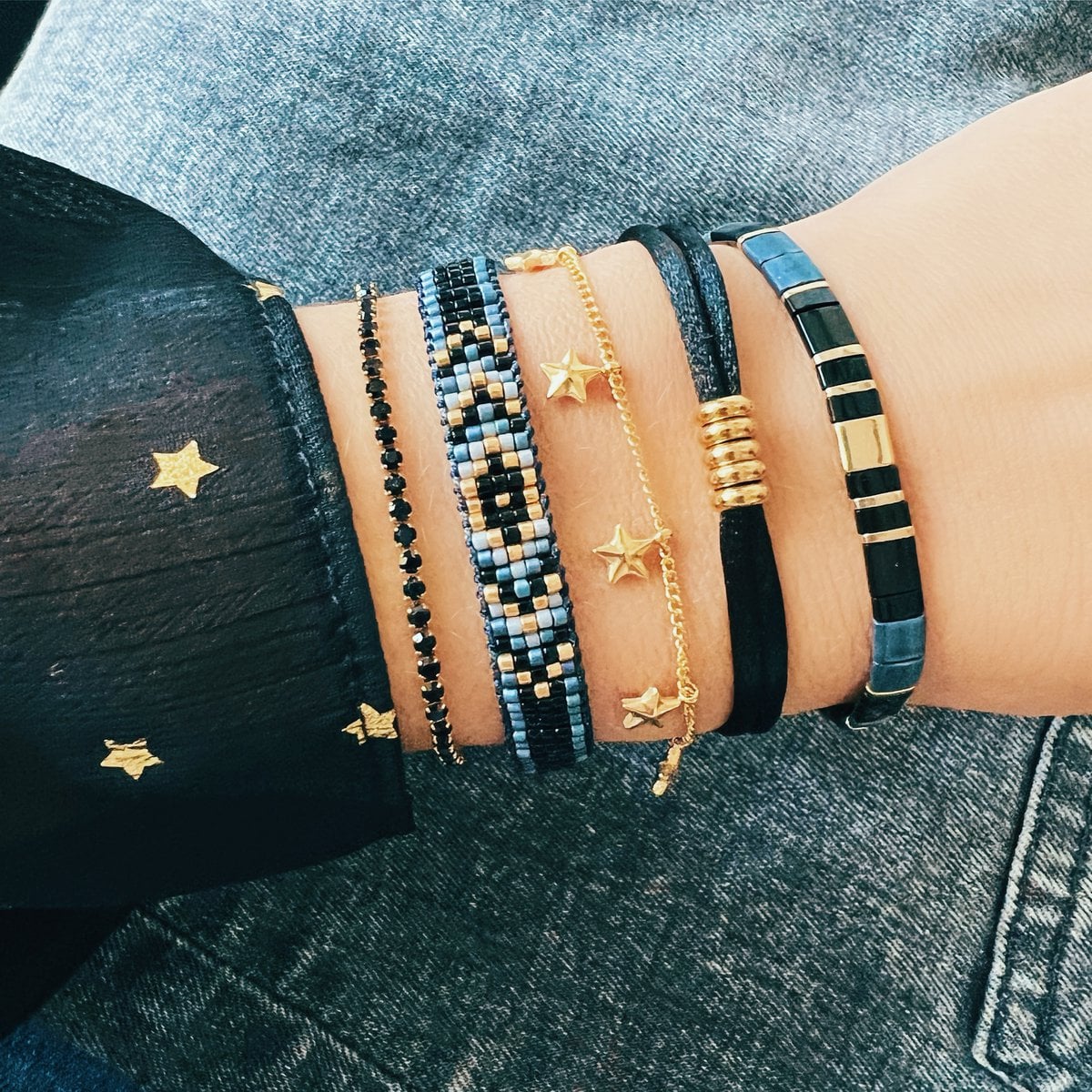 D-chain bracelet with rhinestone heart charm - gold