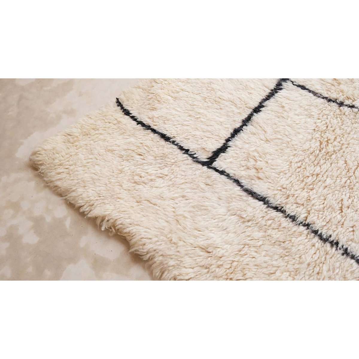 Pure wool Moroccan Berber rug 174 x 254 cm