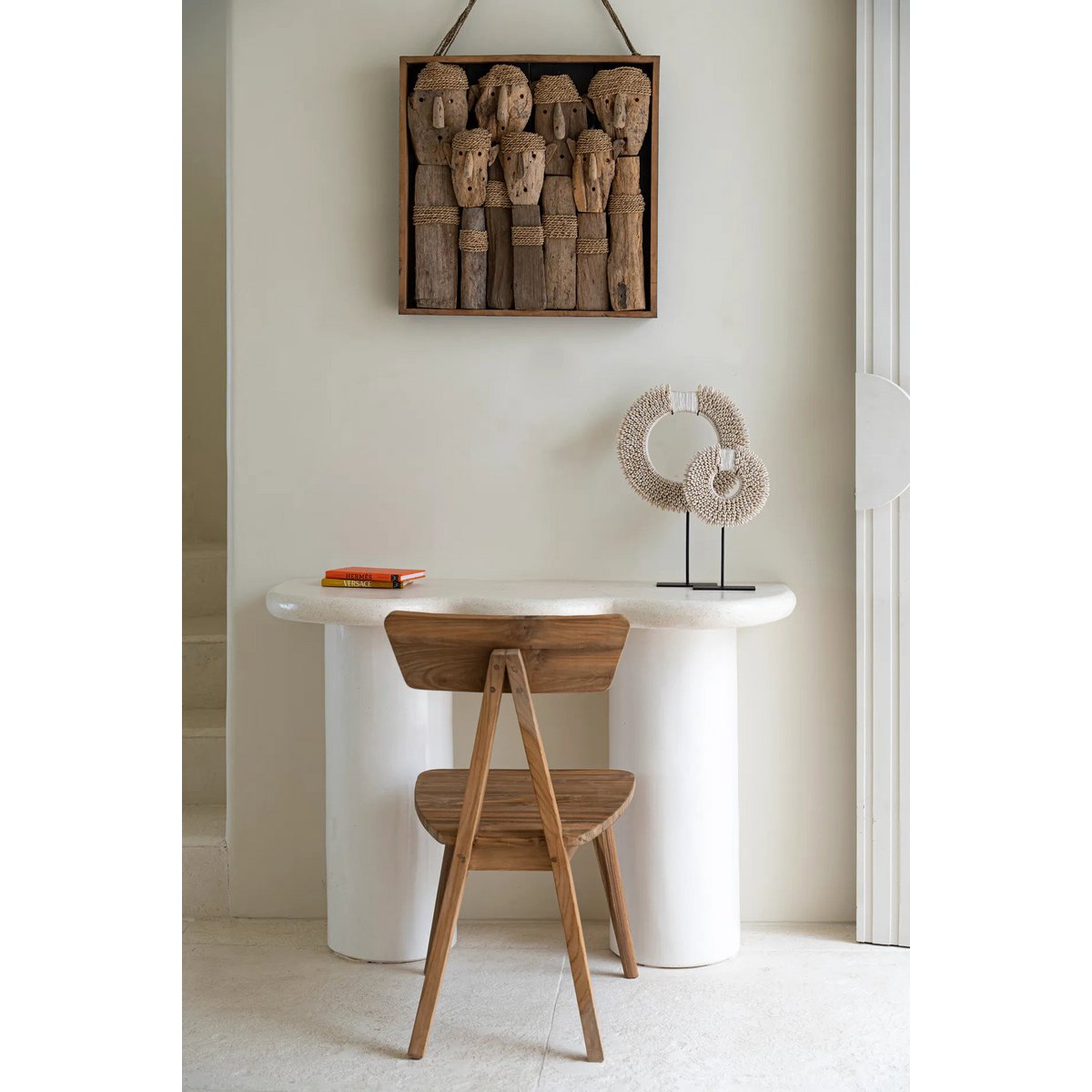 The Papua Shell Disc on Stand - White - M