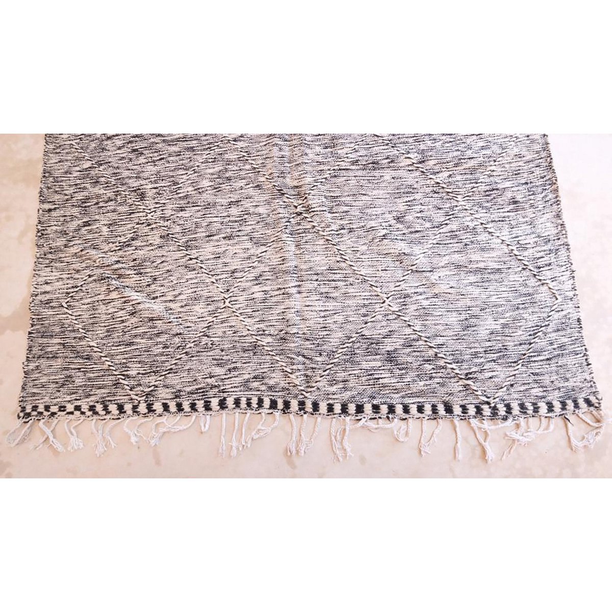 Pure wool Moroccan Kilim Berber rug 206 x 338 cm