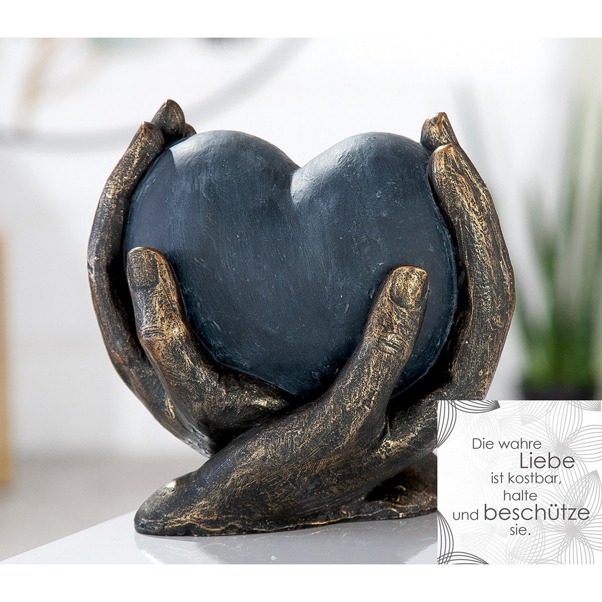 Sculpture "heart in hands" poly