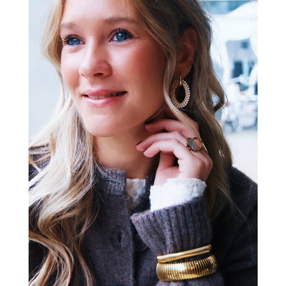 Wide earring with oval facet pendant – pearls