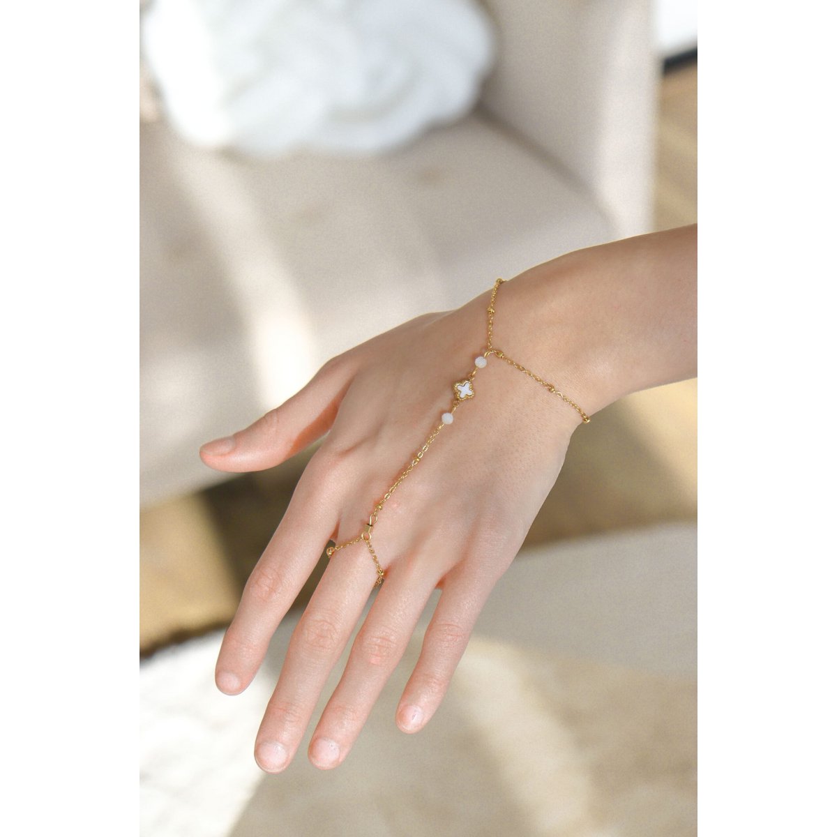 Hand chain Moonstone & Clover - Gold