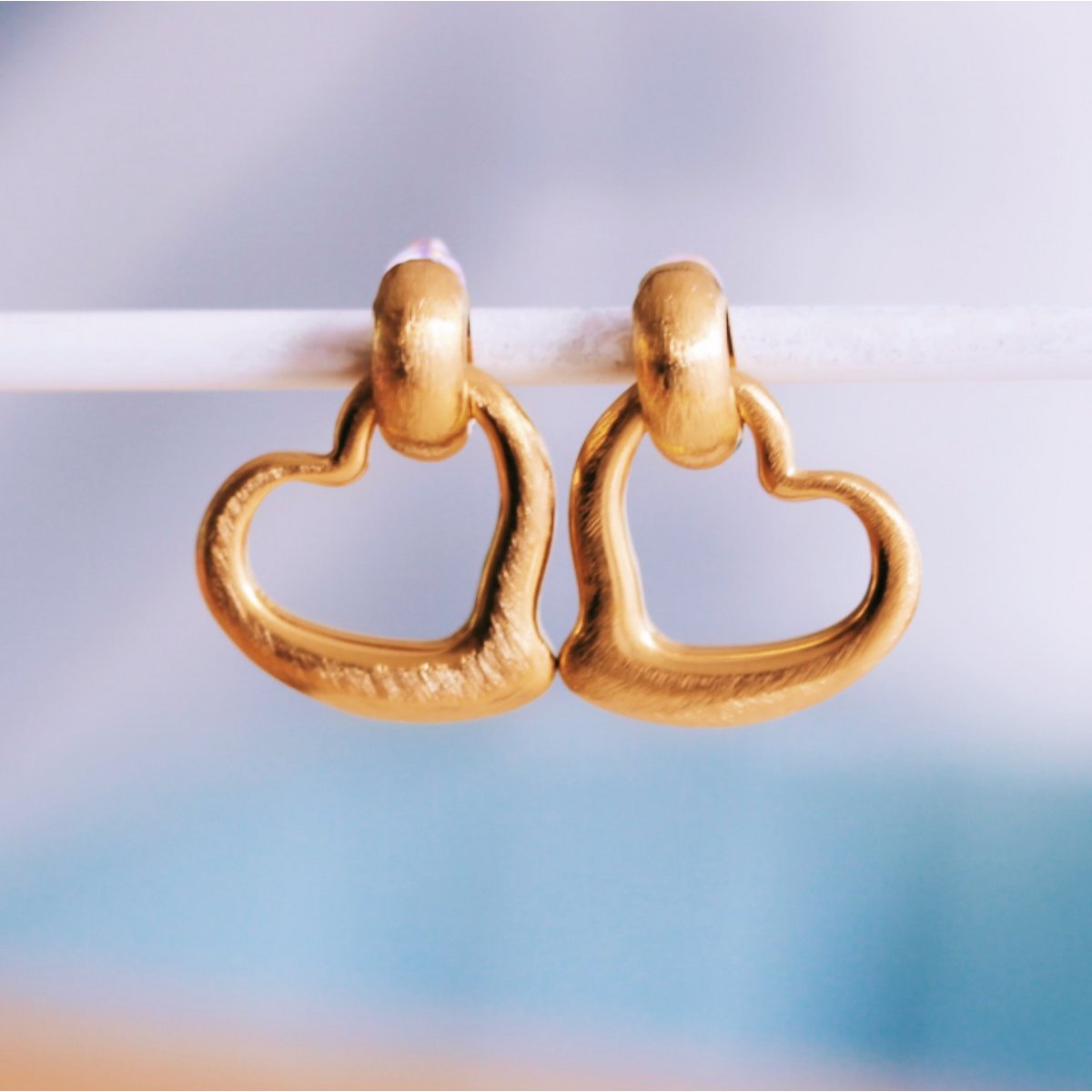 Statement earring solid heart 'matte'