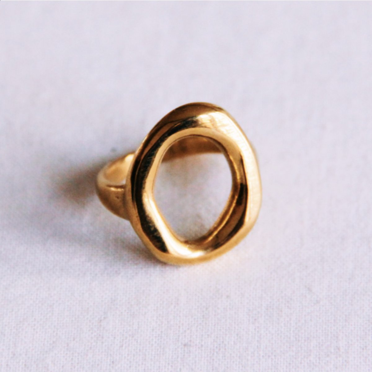 Solid oval steel ring