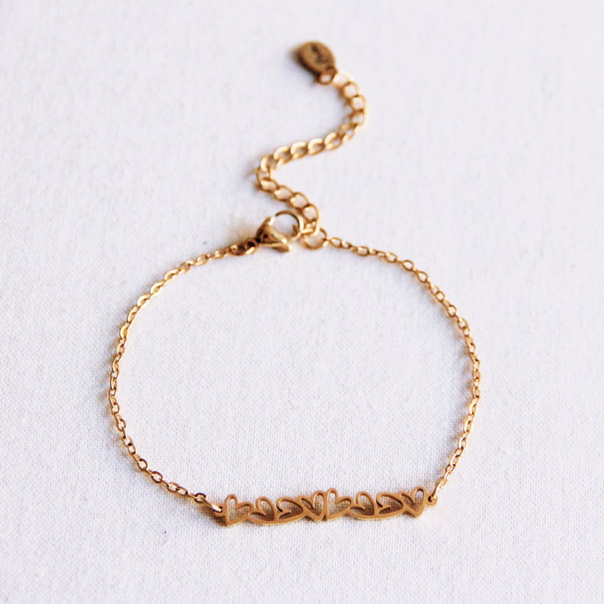 Nice bracelet with mini hearts