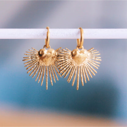 Stainless steel hoop earrings with heart with rays - gold