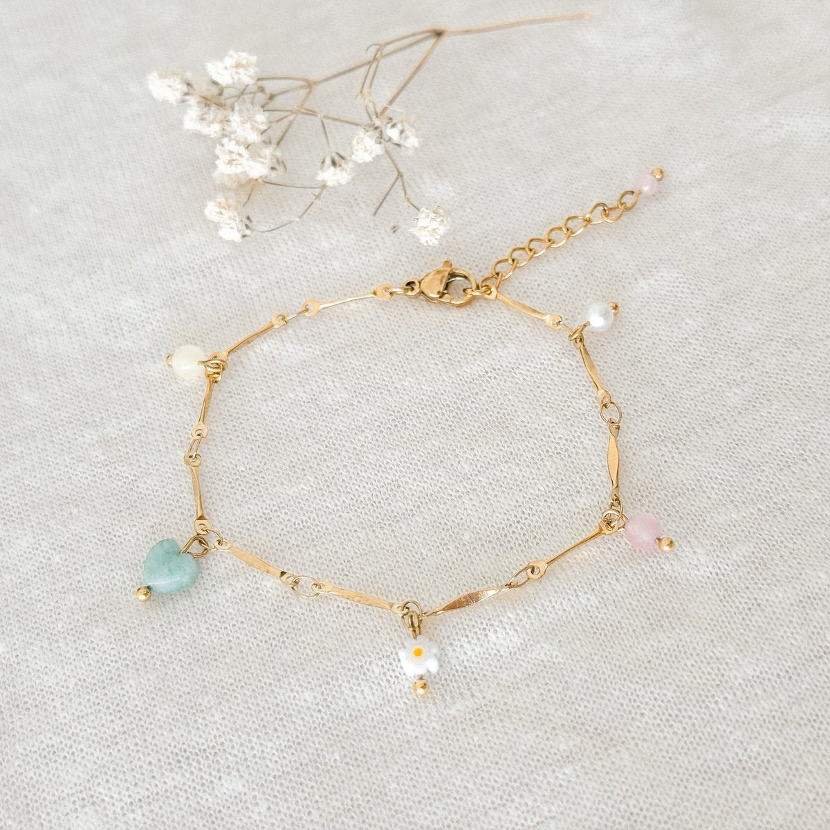 Softness and female energy bracelet - Gold