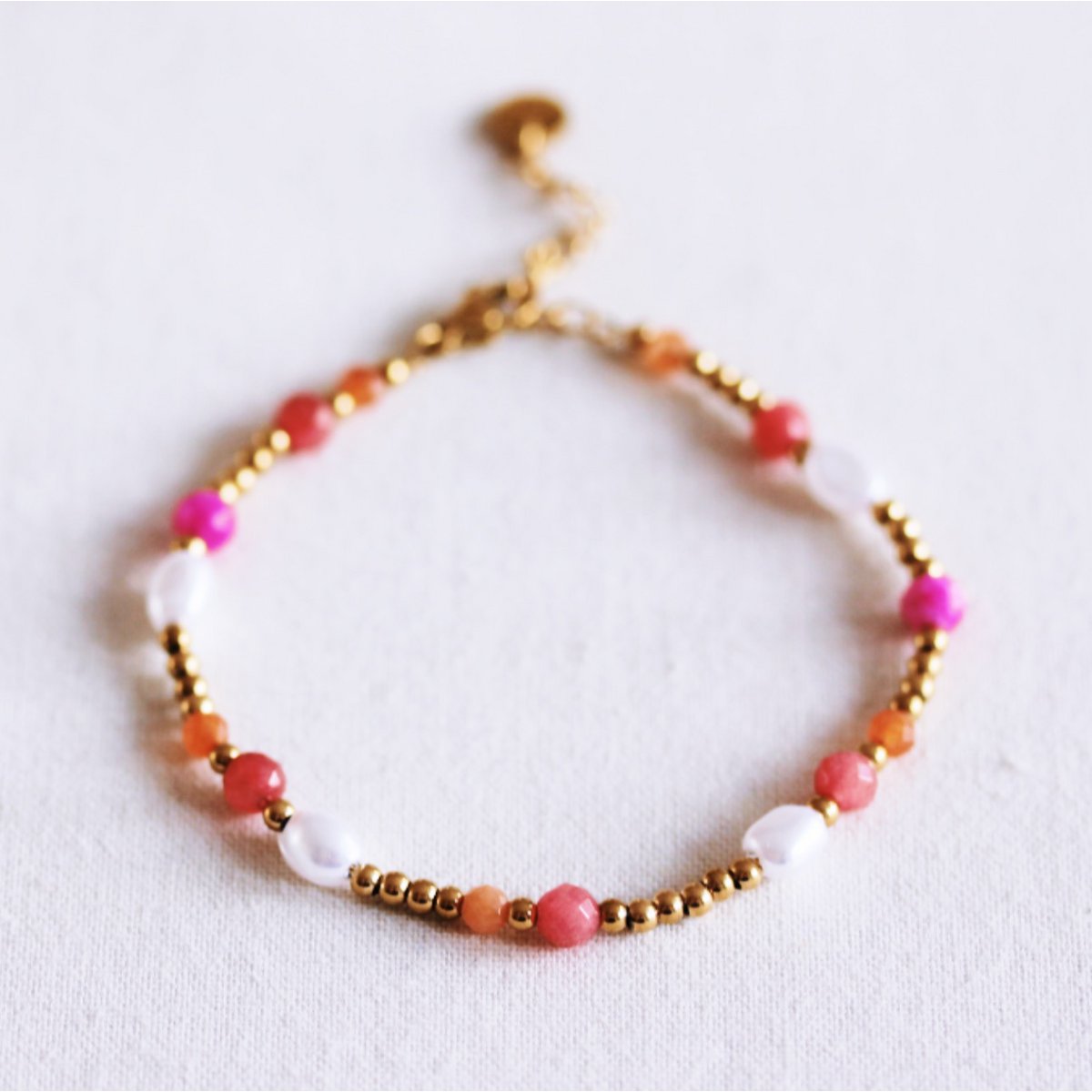 Beaded bracelet with pearls and facets - coral/orange/pink