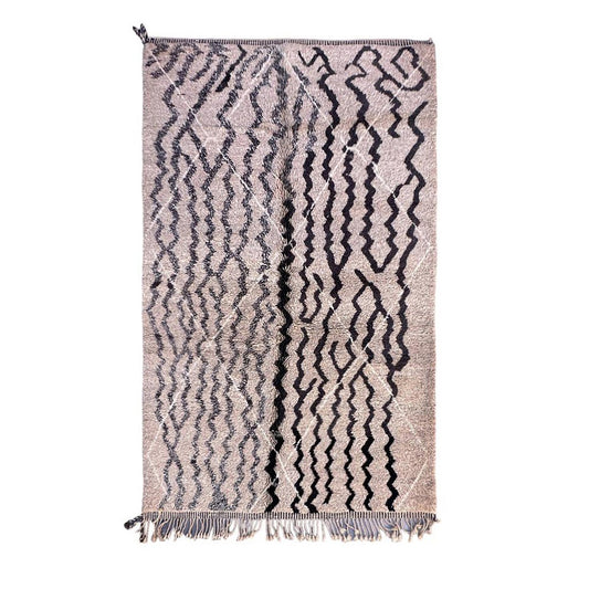 Contemporary Berber rug by M'Rirt 176 x 270 cm