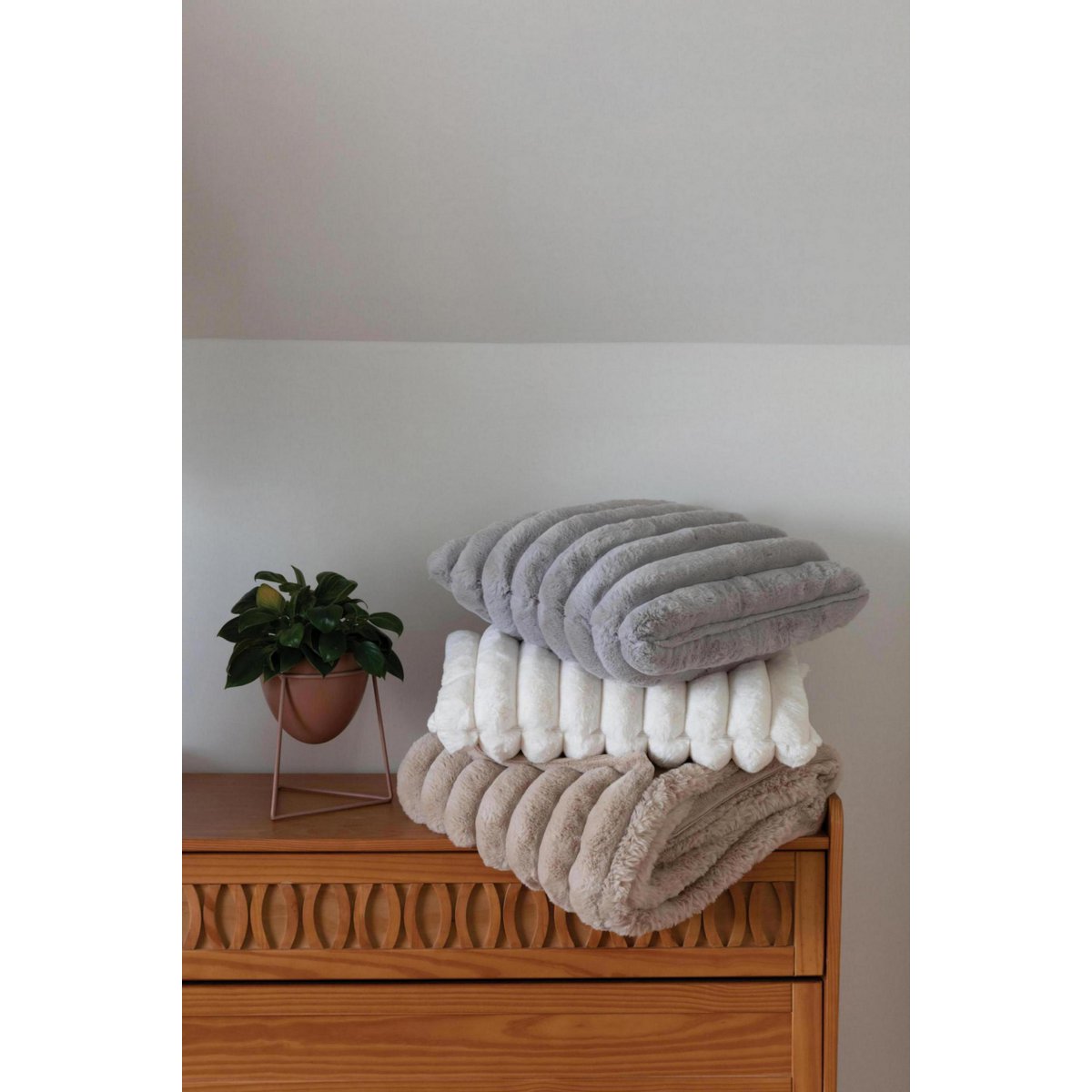 Alice Snow Cushion 30 x 50