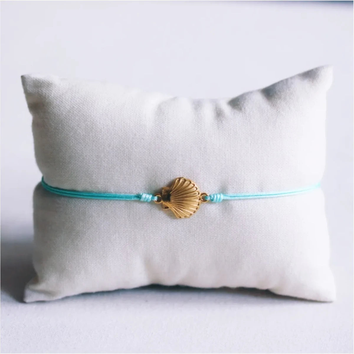 Satin bracelet with shell - mint