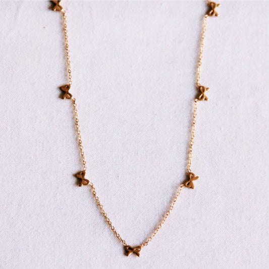 Delicate necklace with bows - gold