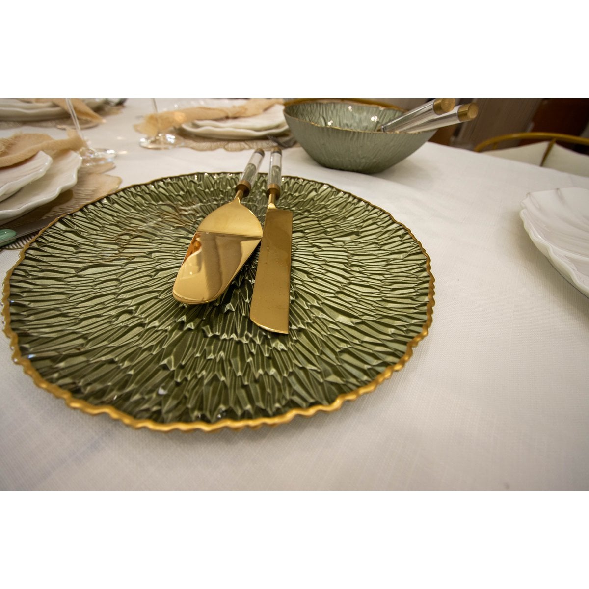 Green service plate with 33cm gilded edge