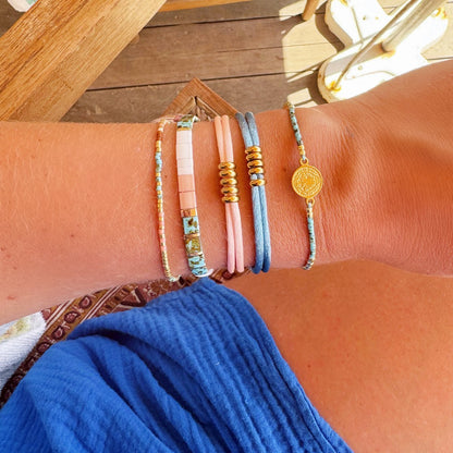 Satin bracelet with rings - salmon/gold