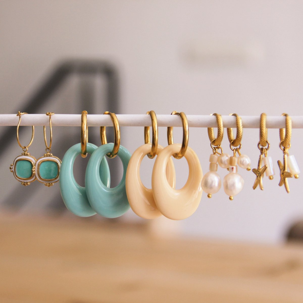 Stainless steel earring with resin drop - old pink/gold - LC702